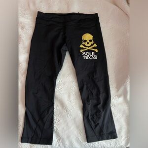 Soulcycle’s “soul Texas” lululemon - 3/4 length leggings - size 10
